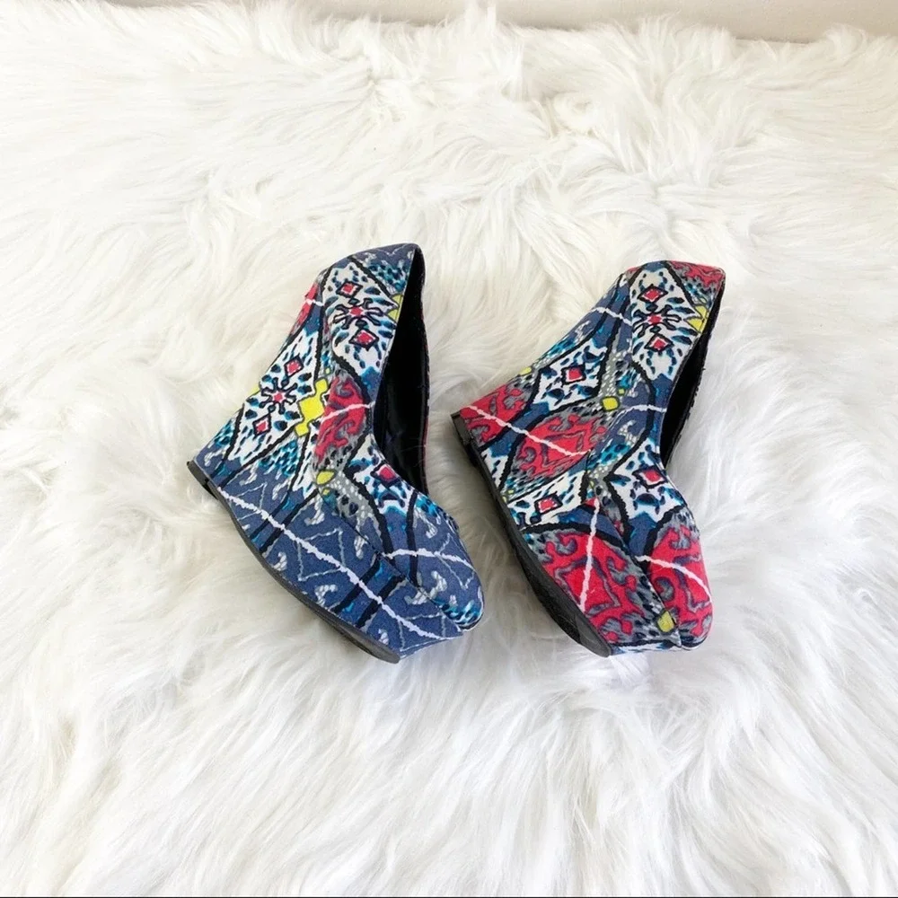 Nature Breeze Wedge Multicolor Almond Toe Shoe 7.5
